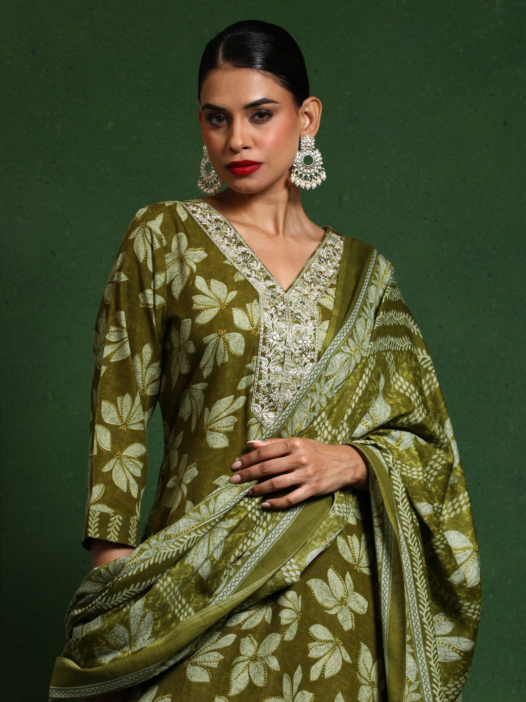 The Kurti Collection Women Floral Printed V Neck Kurta With Trouser & Dupatta