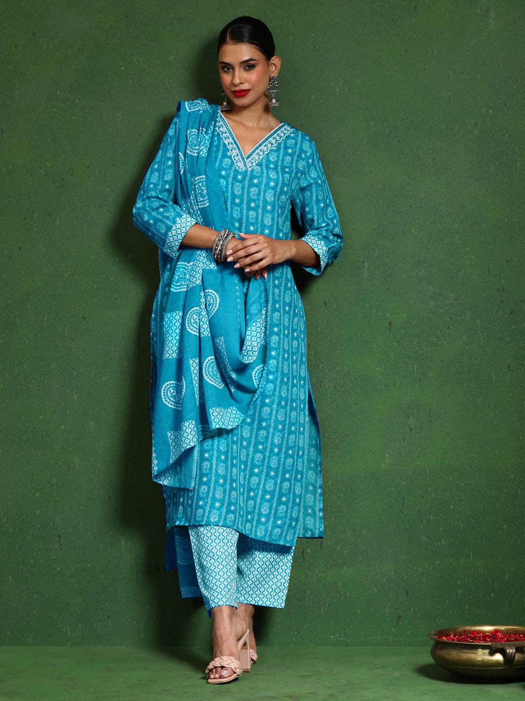 The Kurti Collection Women Floral Printed V Neck Kurta with Trouser & Dupatta