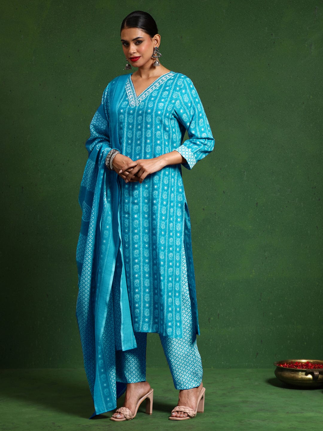 The Kurti Collection Women Floral Printed V Neck Kurta with Trouser & Dupatta
