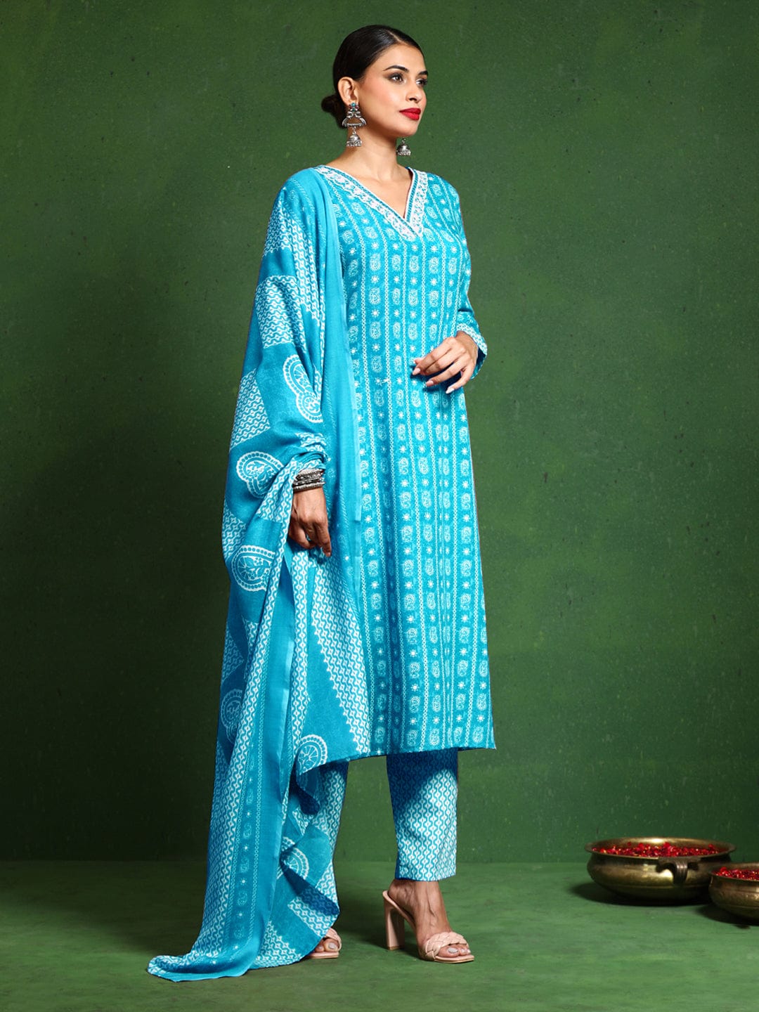 The Kurti Collection Women Floral Printed V Neck Kurta with Trouser & Dupatta