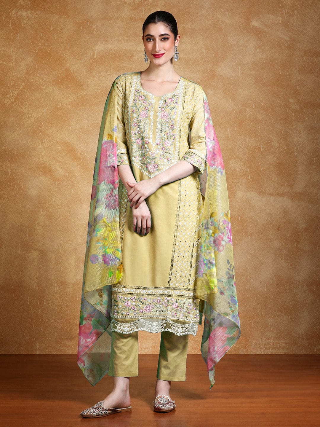 The Kurti Collection Women Thread Embroidered Kurta With Trouser & Floral Printed Dupatta