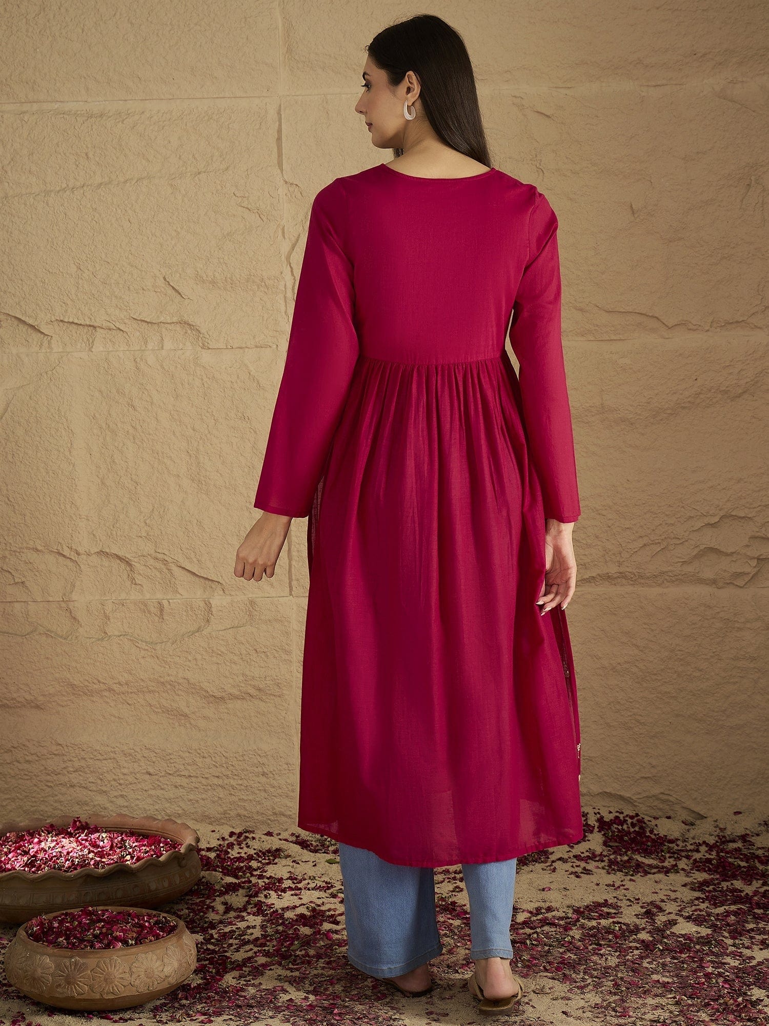 The Kurti Collection Women Thread Embroidered High Slit Kurta