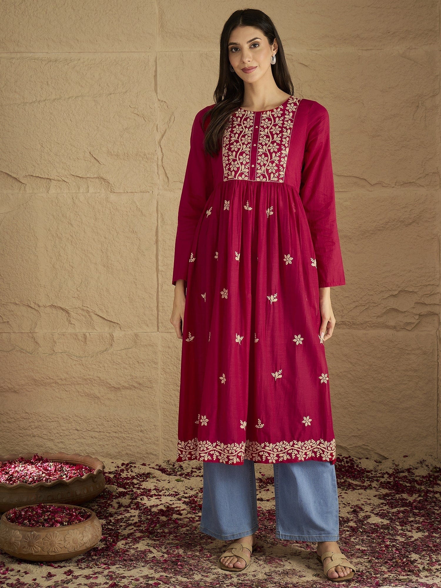The Kurti Collection Women Thread Embroidered High Slit Kurta