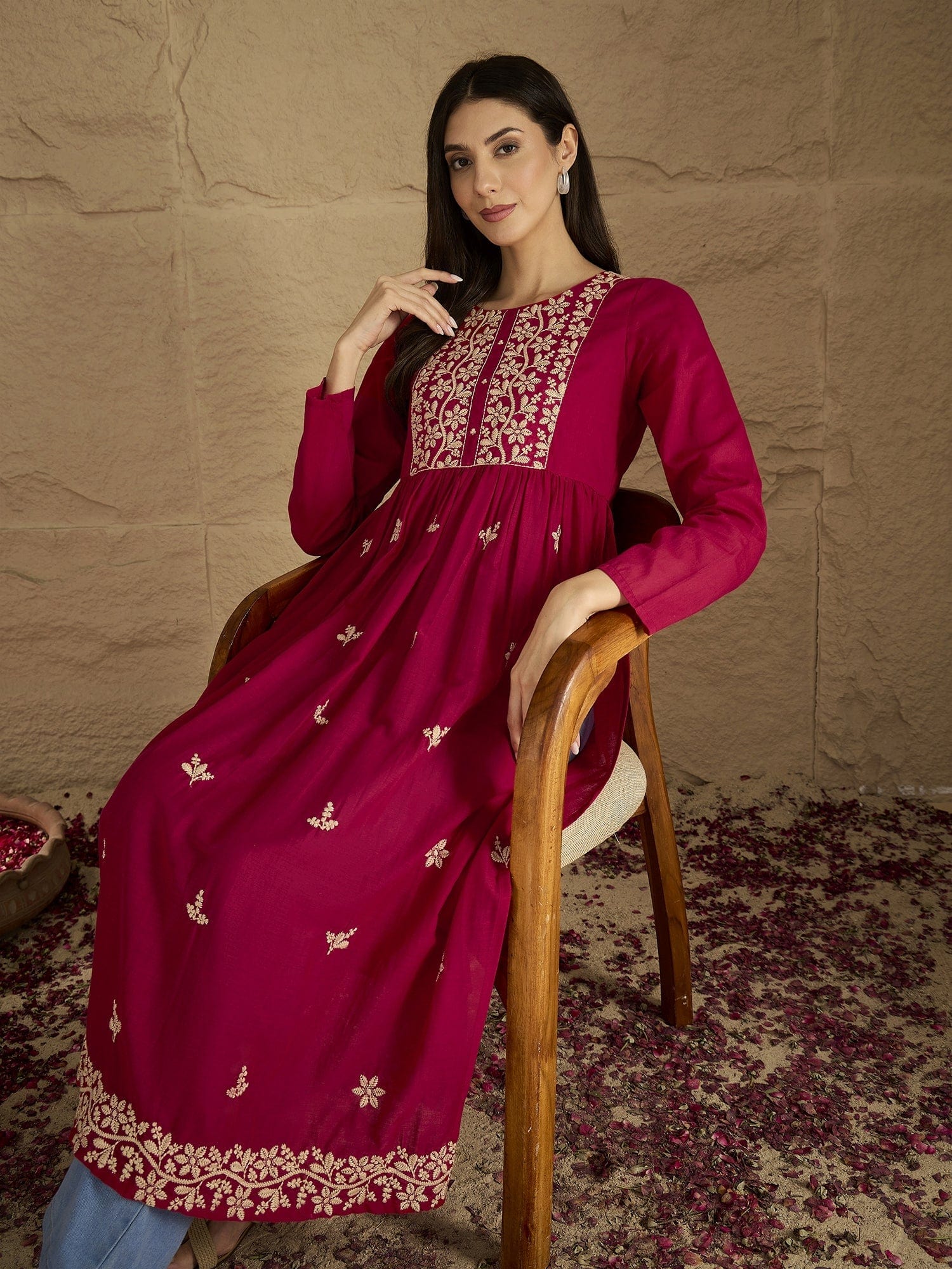 The Kurti Collection Women Thread Embroidered High Slit Kurta