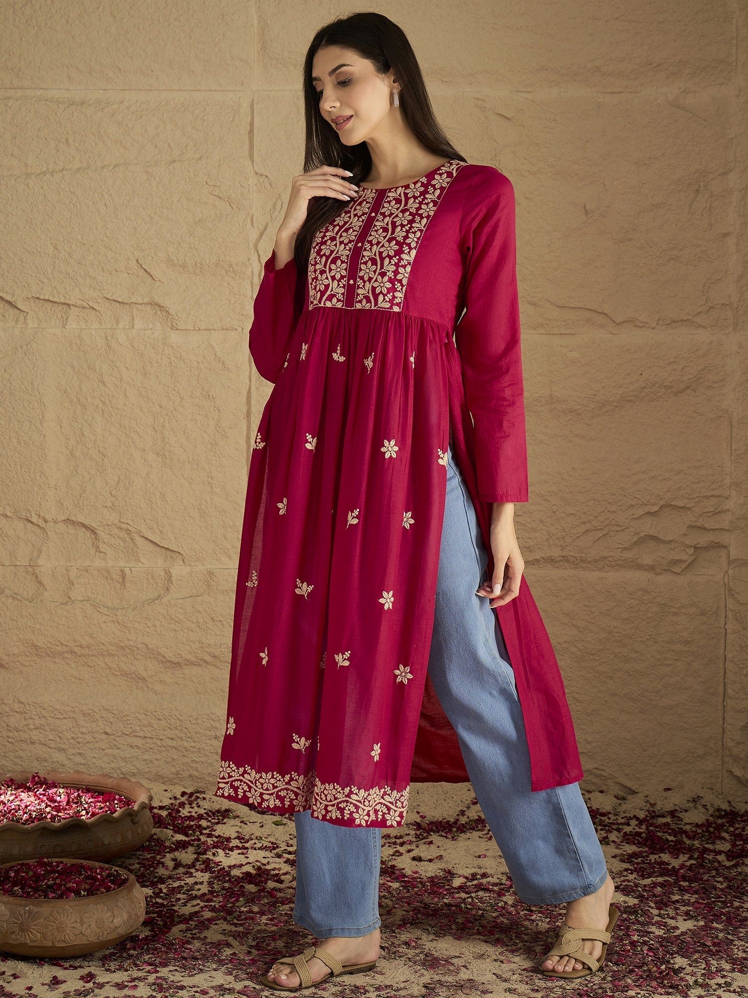 The Kurti Collection Women Thread Embroidered High Slit Kurta
