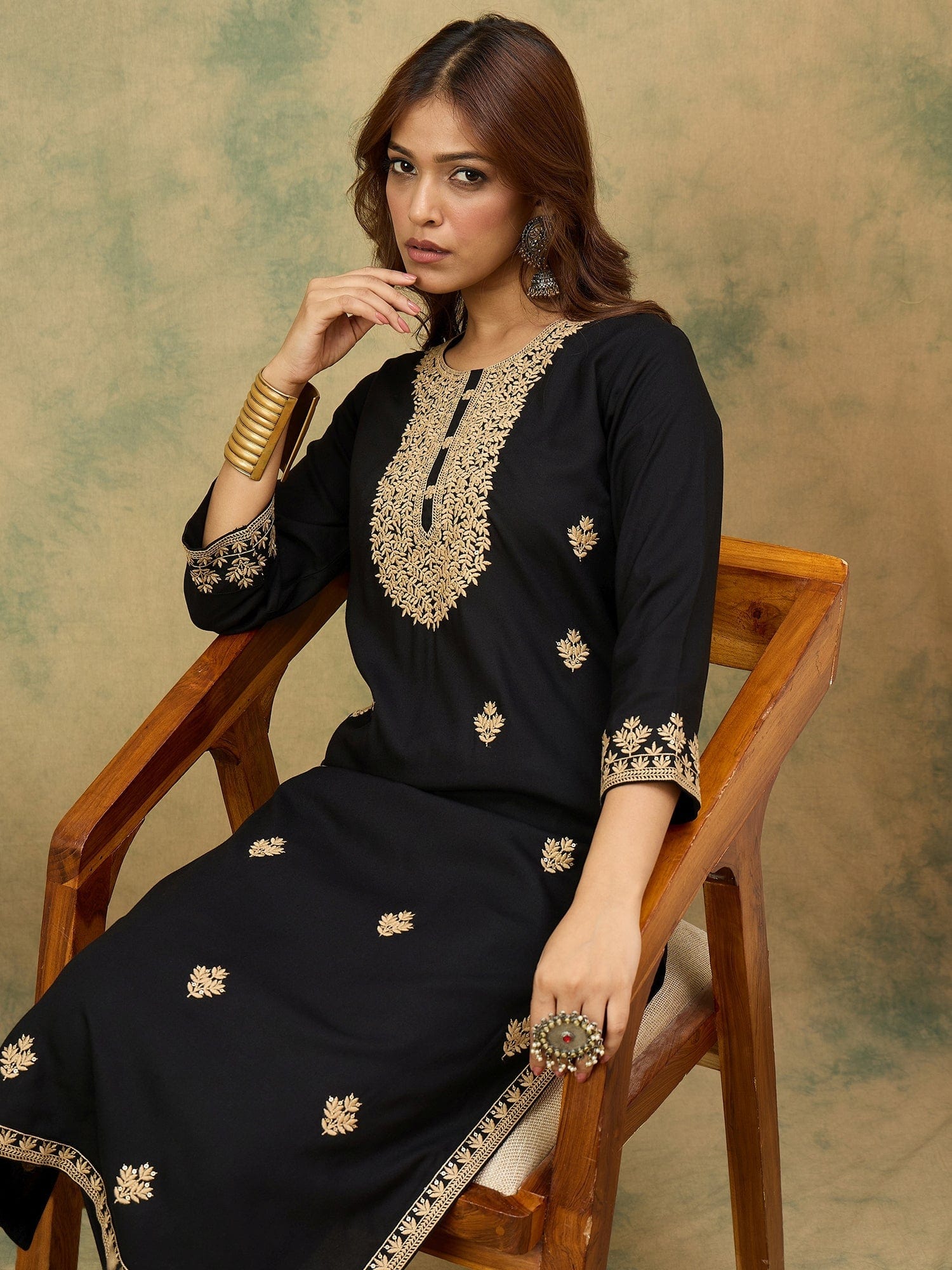 The Kurti Collection Women Floral Motif Thread Embroidered Yoke with All over Buta Kurta