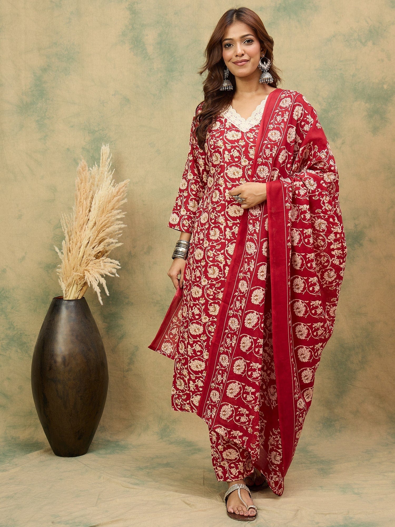 The Kurti Collection Women Floral Printed Regular Kurta with Trousers & with Dupatta