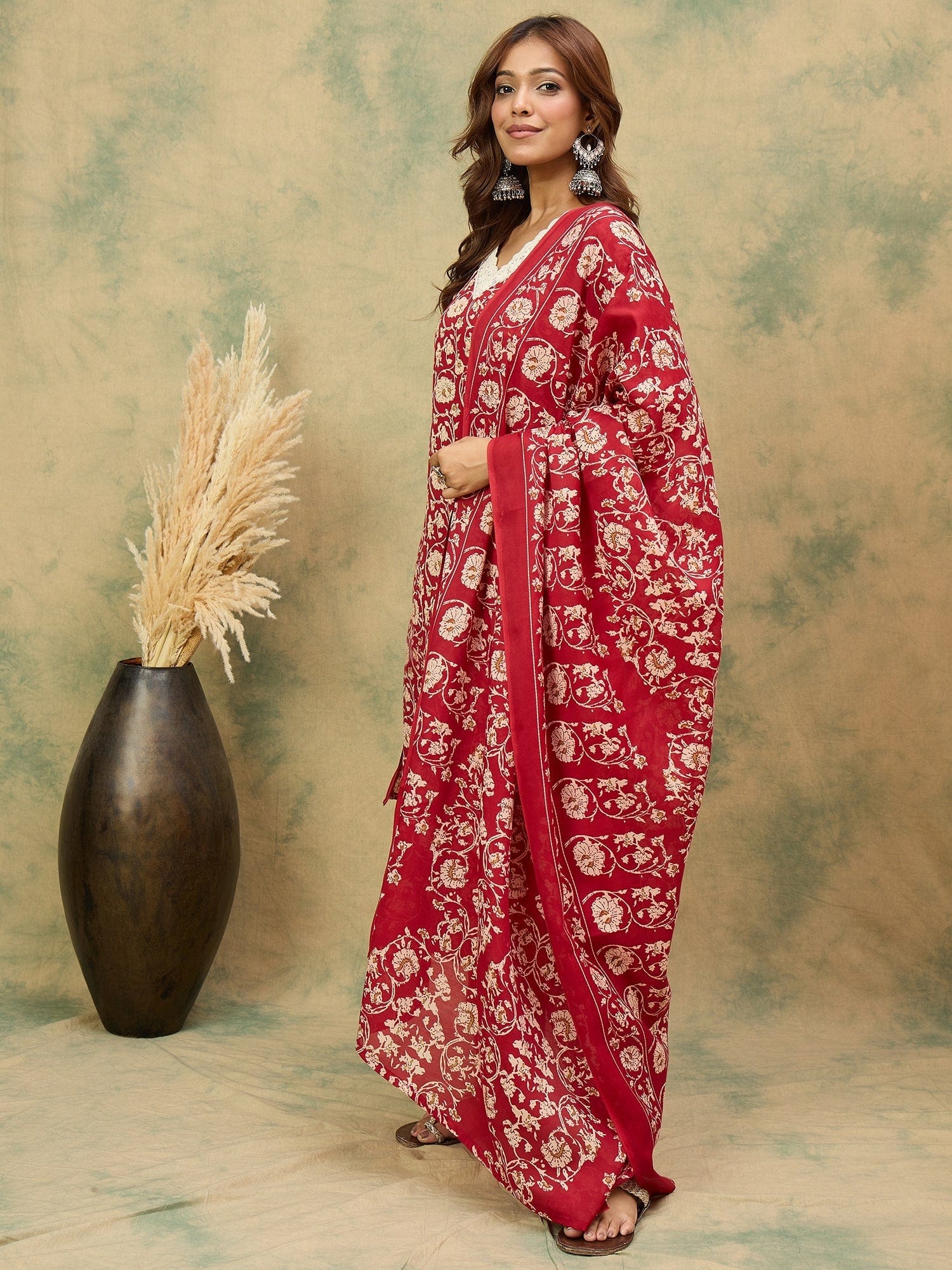 The Kurti Collection Women Floral Printed Regular Kurta with Trousers & with Dupatta