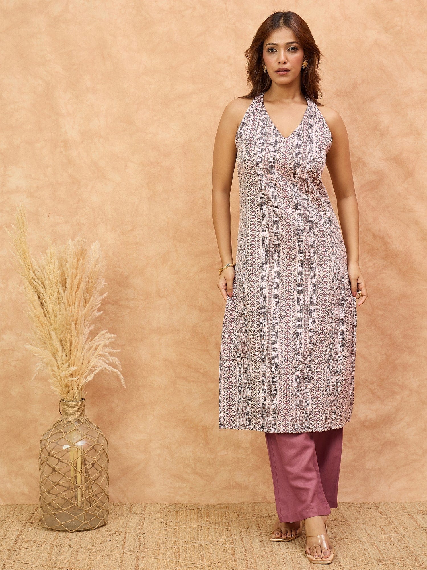 The Kurti Collection Women Mauve Woven Design Sleeveless Kurta, Paired With Solid Bottom.