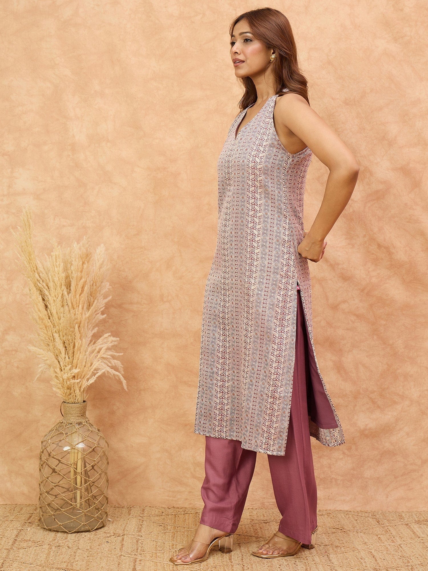 The Kurti Collection Women Mauve Woven Design Sleeveless Kurta, Paired With Solid Bottom.