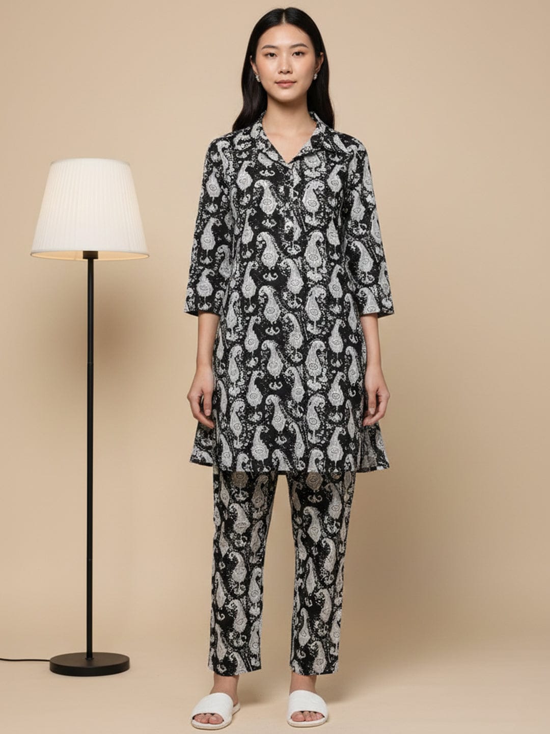 KSUT Women Black And White Paisley Printed Cotton Co-Ords