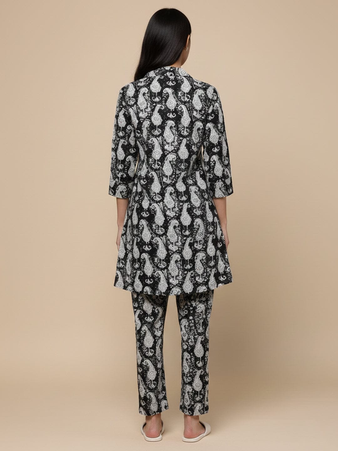 KSUT Women Black And White Paisley Printed Cotton Co-Ords