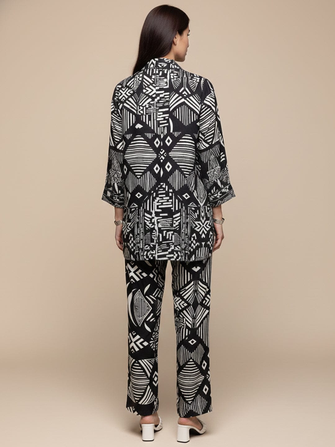 KSUT Women Abstract Printed Embellished Co-Ord Set