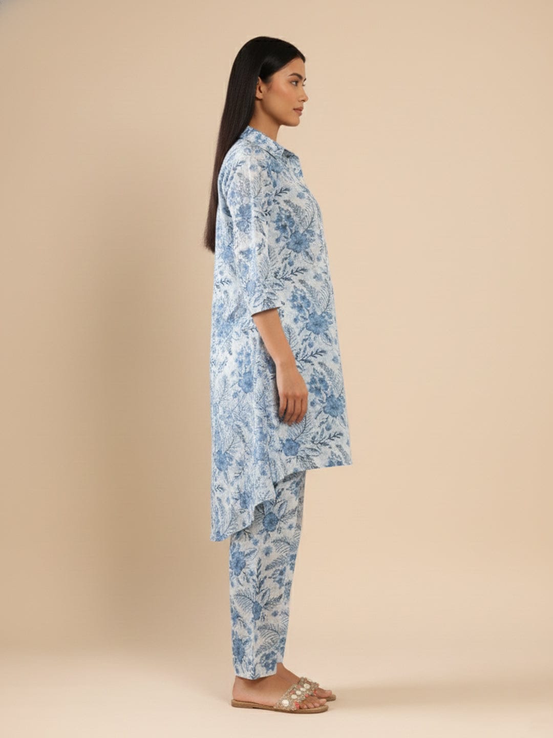 KSUT Women Blue Floral Printed High- Low Kurta With Bottom