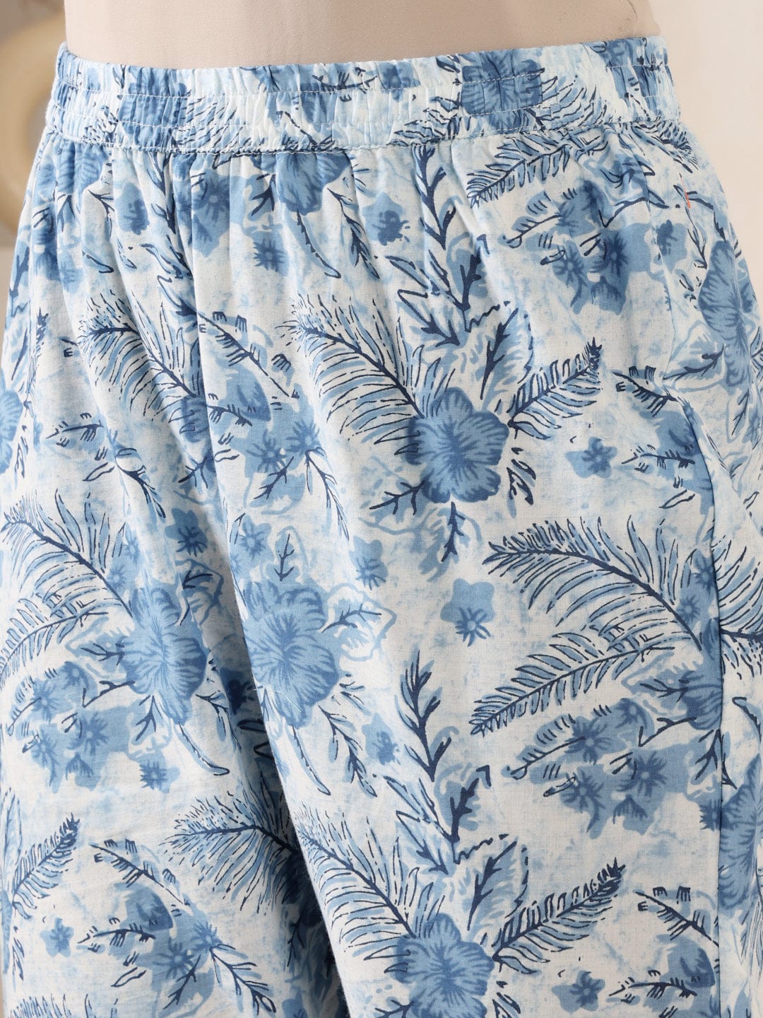 KSUT Women Blue Floral Printed High- Low Kurta With Bottom