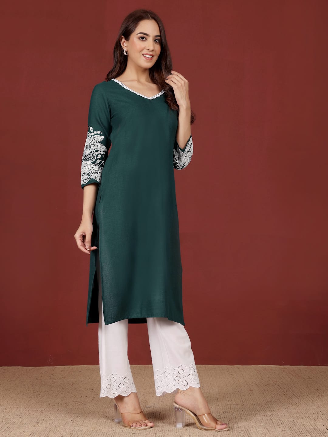 The Kurti Collection Women Floral Motif Thread Embroidered Straight Fit Kurta
