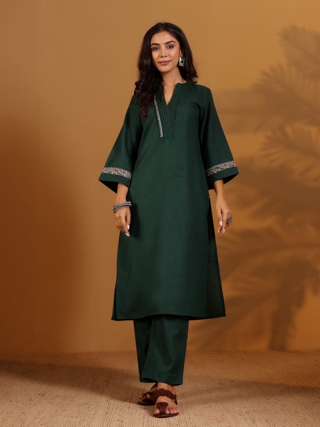 The Kurti Collection Women Green Mandarin Collar Thread Embroidered With Pleate Deatialing Kurta Paired With Bottom