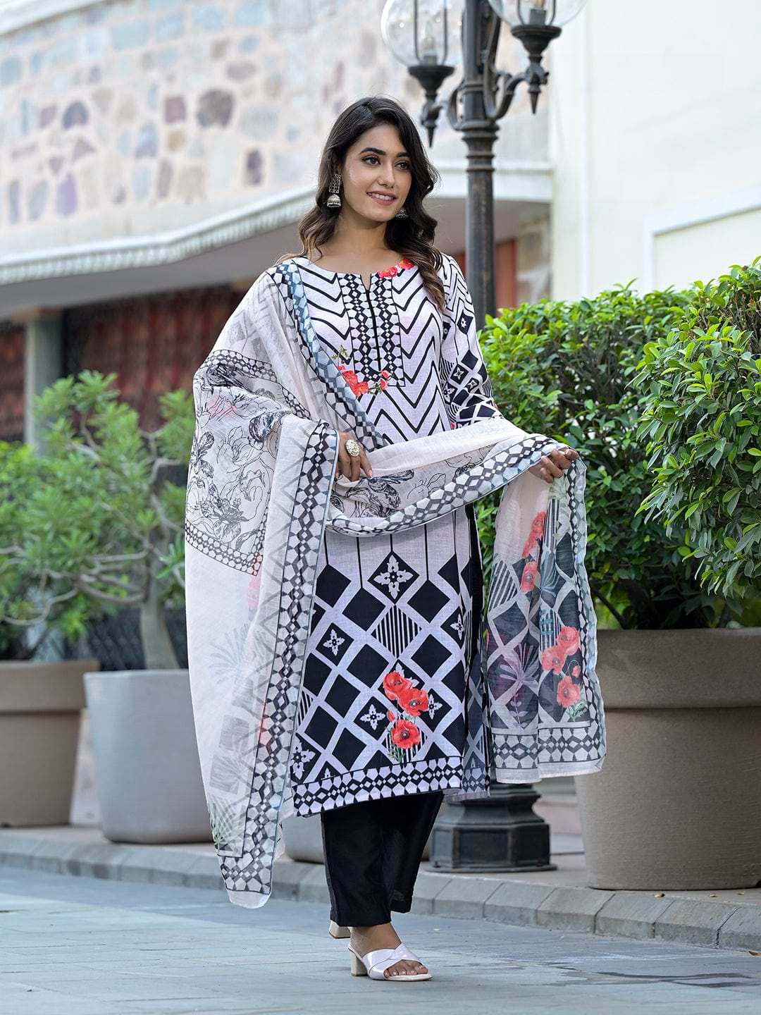 The Kurti Collection Women Geometric Printed Kurta Paired With Bottom And Dupatta