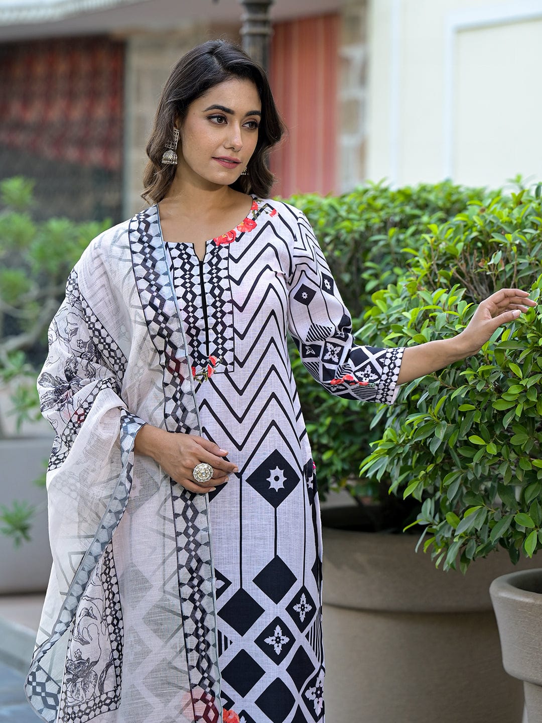 The Kurti Collection Women Geometric Printed Kurta Paired With Bottom And Dupatta