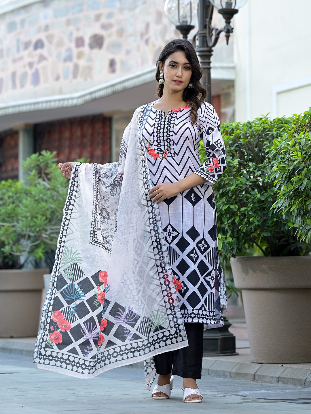 The Kurti Collection Women Geometric Printed Kurta Paired With Bottom And Dupatta